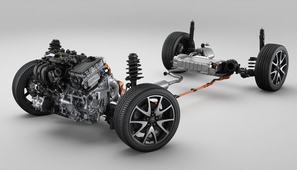 ヤリスハイブリッドの1.5Lダイナミックフォースエンジンは、ハイブリッドシステム専用の設計となっており、新開発のハイブリッドシステムと組み合わせている