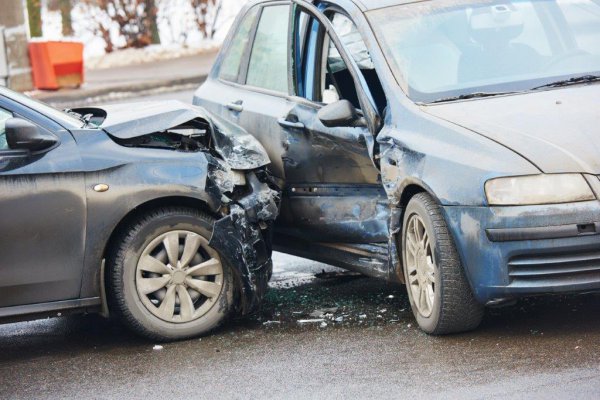 事故を起こせば「つい、うっかり」ではすまされない!! ドライバーは運転について重い責任が課せられていることを今一度思い出して、常にそれを意識して運転することを心がけよう（Kadmy@Adobe Stock）