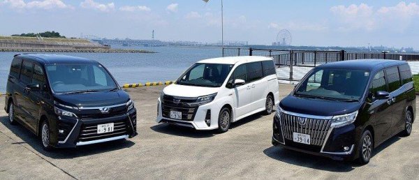 ヴォクシー系3姉妹の販売台数を合わせて見ると、ルーミーより上に入る。なので見方によっては、こちらが今日本で一番売れている登録車とも言える