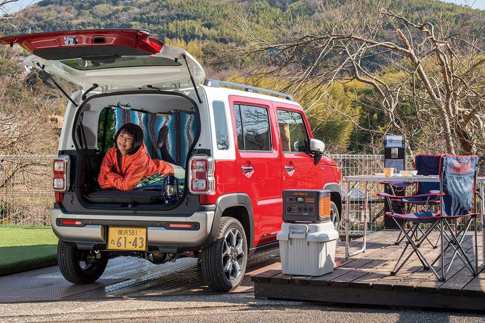 今回車中泊したのは「Hayama RV-SITE by Star Home」。三浦半島や湘南をクルマ旅で楽しむ際に便利なRVパーク（車中泊専用駐車場）。24時間使用可能なトイレや電源設備がある