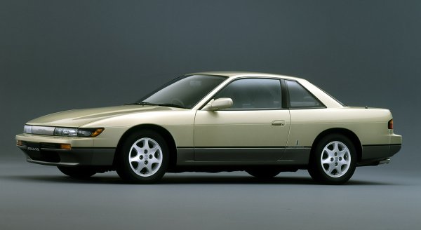1988年にデビューしたS13型『シルビア』。ターボモデルのK’sとNAモデルのQ’s、廉価版のJ’sがあり、K’sとQ’sの価格差はおよそ30万円あった