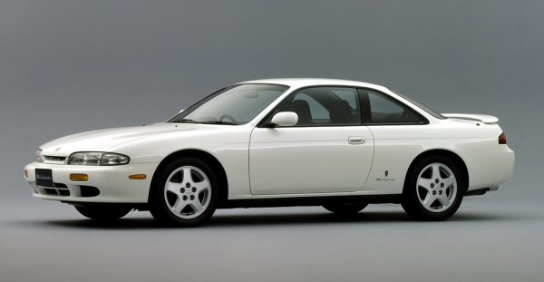 1993年にデビューした6代目S14型『シルビア』。先代のS13のデザインがあまりにも秀逸だったため、S14のカタチが受け入れられずに不人気に終わった