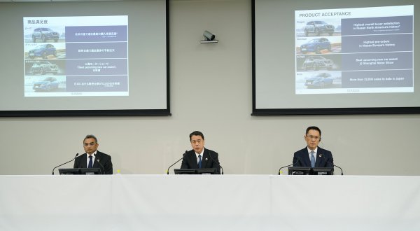 2020年2月に日産の代表執行役社長兼CEOに就任した内田誠氏（写真中央）