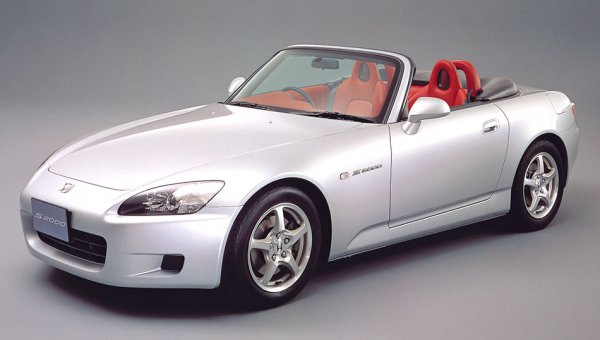 ホンダの原点ともいえる”S”の称号を得たFRピュアスポーツ、S2000。発売は1999年4月