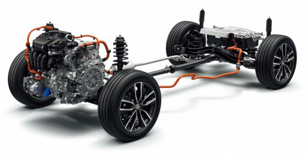 e:HEV 4WDは、後輪用のモーターを積むのではなくプロペラシャフトを通して後輪へと動力を伝え、後輪デフ位置に内蔵したクラッチで、2WDと4WDを切り変える