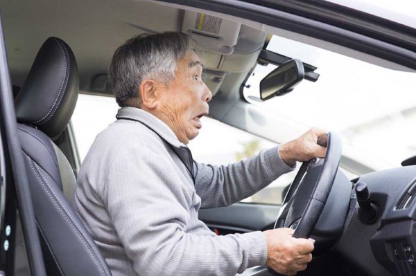 どんな先進安全装備車が必要 高齢ドライバーにおススメしたいクルマ選びのポイント 自動車情報誌 ベストカー