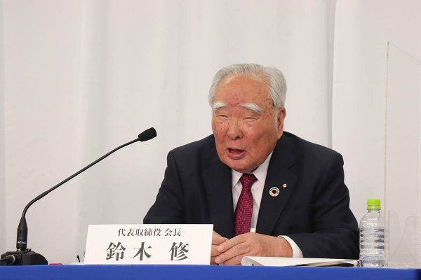 5月13日に行われた決算会見での鈴木修会長