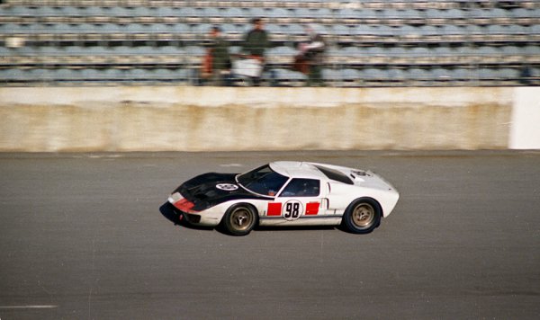 マックイーンのデザインのベースとなったフォードGT40。改良型のマークIIは1966年のデイトナ24時間で優勝するなど活躍した