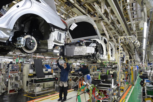 自動車メーカーは、2万点を越える部品を調達して、製造する。自動車産業は工業技術の最先端であり、世界各地の工場でそれを可能とする独自のノウハウを持つ