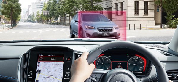 近年の運転支援システムは、単純に障害物検出だけでなく車両や人の識別もする