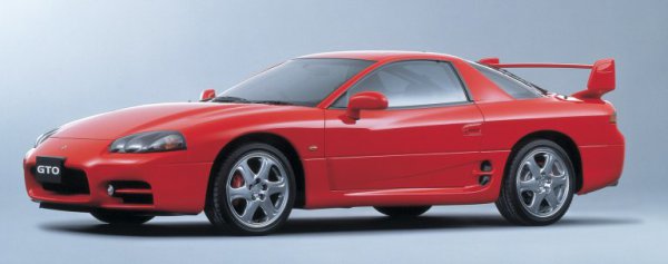 1990年に登場した三菱GTO。前後のスポイラーが可変するアクティブエアロシステムを装備。1998年に登場したマイナーチェンジ版が最終型となり、最も大きなリアウイングとなった