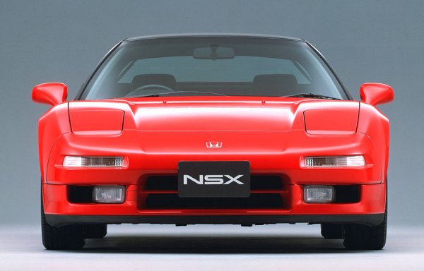 初代NSX。フェラーリ越えを目指して開発された、唯一無二の国産スーパーカーだ