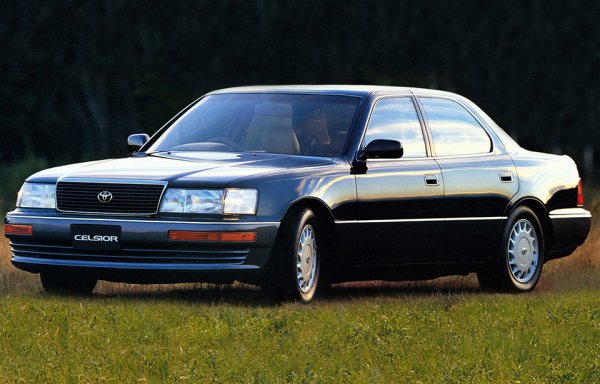 1989年登場の初代セルシオ。アメリカではレクサス LSとして販売されていた