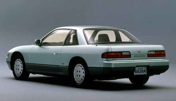 S13型シルビアQs　前期。’88-’89日本カー・オブ・ザ・イヤー受賞、’88年度グッドデザイン大賞の受賞とメディアからの評価も高かった