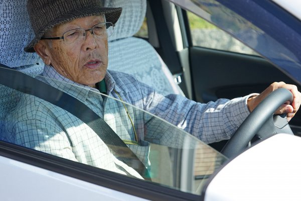 自動運転は高齢ドライバーと運転免許制度の救世主になれるか【自律自動運転の未来 第16回】
