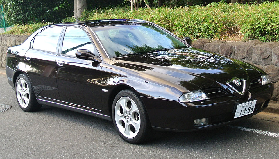 1998年に登場したアルファのフラッグシップサルーン。証言者の個体は2000年式の3L V6左ハンドルMT（並行輸入モデル）