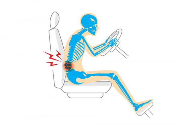 長時間ドライブによる腰痛の主な原因は、血行不良(PHOTO：AdobeStock_logo3in1)