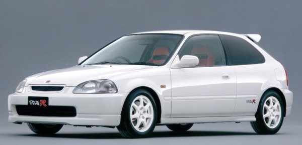 1997年8月に登場したEK9型初代シビックタイプR。新車価格は199万8000円。現在中古車相場は約160万～798万円で程度のいいものは300万円オーバーから。このほかインテグラタイプRやS2000などホンダスポーツが軒並み高騰しているのは、ホンダの新車に手軽なスポーツカーがないからではないか