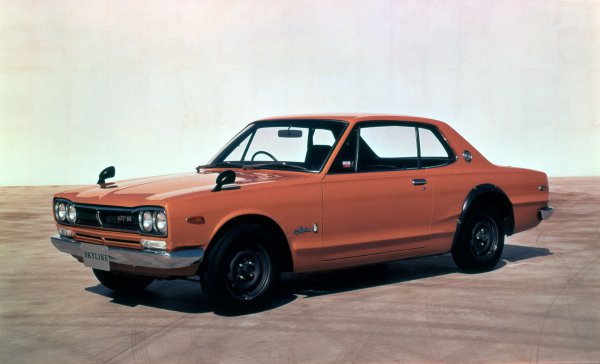 「ハコスカ」ことC10系スカイラインは1969年2月に発売。1970年のマイナーチェンジでは2ドアハードトップ仕様車が追加された（写真は1970年に登場した2000GT-R）