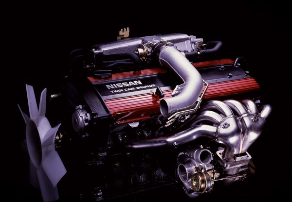 スカイラインGTS-Rに搭載されるRB20DET-R型エンジンは最高出力210psの2L 直6DOHC