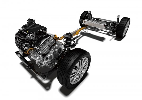 2Lエンジンを搭載するガソリン車と、2.5Lエンジン+モーターのハイブリッド車を選択可能。ハイブリッド車のWLTCモード燃費は22.3km/L（2WD）
