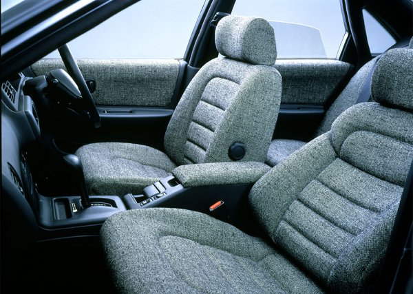 初代セフィーロの車内。グレードをもたず「セフィーロ・コーディネーション」によって、オーナーが好きに選べるシステムは、贅沢で斬新だった