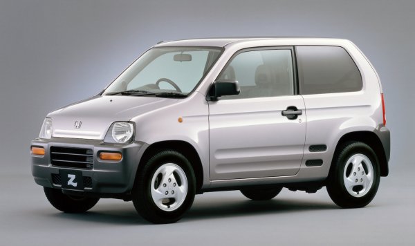 1998年の軽自動車規格変更の際に、ブランニューモデルとして誕生したZ。ミッドシップのライトSUVという新ジャンルであった