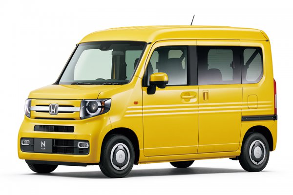 ホンダ N-VAN。左側スライドドアやシートアレンジの工夫で使いやすくなってはいるが、荷室長はNV100クリッパーよりも短い