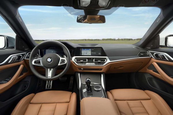 BMW最新の先進機能で安全快適なドライブをサポートする