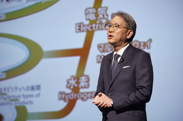 ホンダの代表取締役社長に就任した三部敏宏氏。2021年4月23日の就任会見にて、2040年までにEV／FCVの販売比率をグローバルで100％にすると表明した