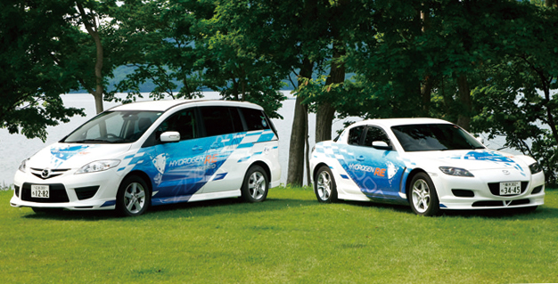 2003年にRX-8、2009年にプレマシーの水素ロータリー車を開発。どちらもリース販売を行い、実用化に成功している