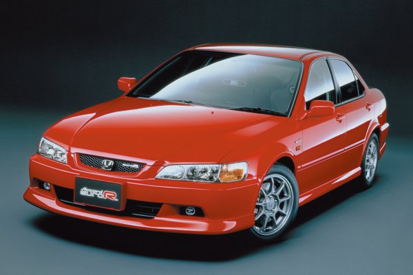 2000年に登場した初代アコードEURO R（CL1）