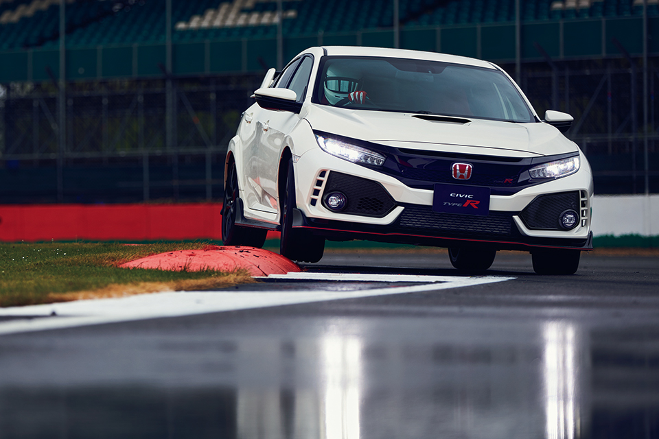 超高回転naの刺激はどこに タイプrがターボ化で失ったモノと掴んだモノ 自動車情報誌 ベストカー