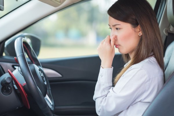 イヤ～な匂いどうする? 知れば防げる車内の匂い原因と対策 5選