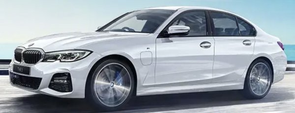 BMWの「ドライビング・アシスト・システム」は、設定車種に全グレード標準装備。一方で、ハンズオフの際にスイッチを押さなければならないのが、やや手間に感じる
