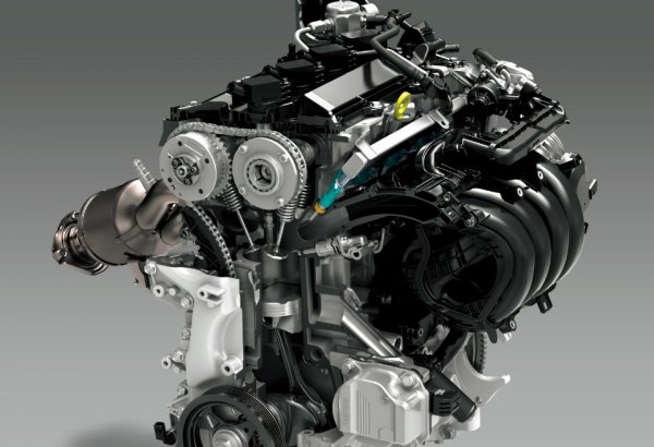 これがトヨタ２Lダイナミックフォースエンジン。小林氏がカローラセダンの次のMC時にぜひ搭載してほしいという名機。「現行カローラツーリングには過去2回搭載したのに、なぜセダンには積まないの？」と小林氏