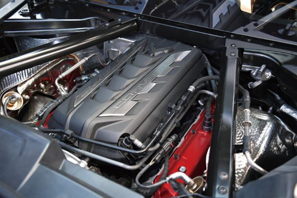 リアミドに搭載された6.2L、V8のLT2エンジンは、502ps/65.0kgmのハイスペックながら、気難しさはいっさいない
