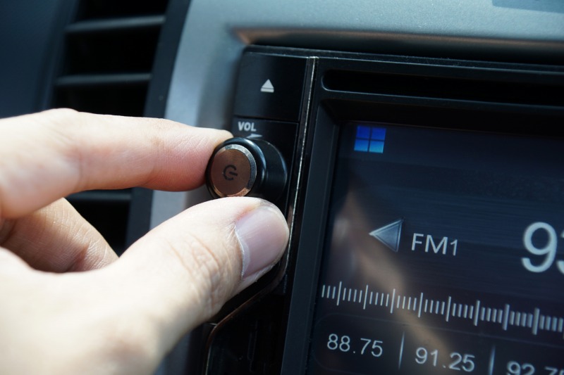 ザザザッというクルマのラジオからの雑音 音によっては要注意 原因と対処法 自動車情報誌 ベストカー