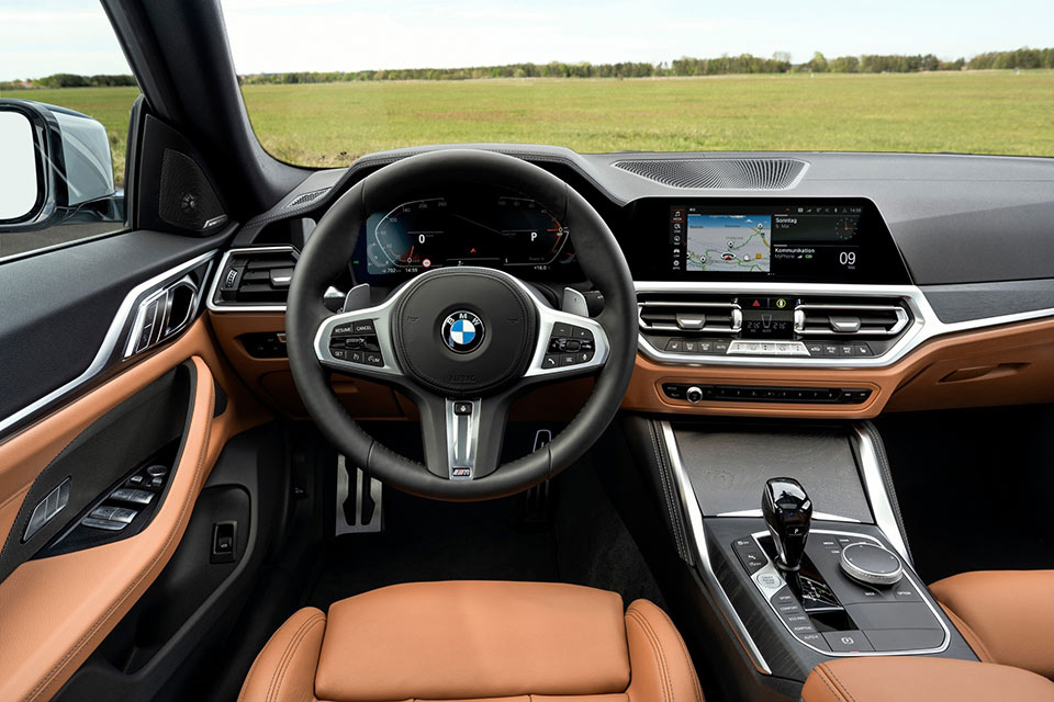 BMW 4シリーズグランクーペ。最新の運転支援システムを標準装備する