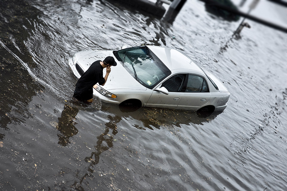 海水に浸かった車両には近づくべからず 震災時の経験と対処法 自動車情報誌 ベストカー