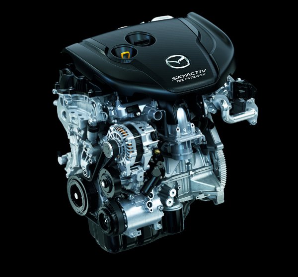 2.2Lディーゼルエンジン「SKYACTIV-D 2.2」。2020年12月の一部改良で190ps→200psにパワーアップ。最大トルクは45.9kgmと4Lエンジン車並みの加速を発揮する