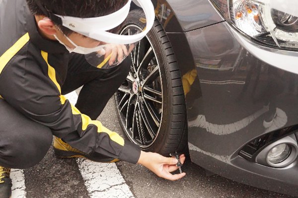 「ダンロップ全国タイヤ安全点検」は全国のダンロップタイヤ直営店で実施された安全キャンペーンだ。その結果25％のタイヤに何らかのリスクがあったというから驚きだ