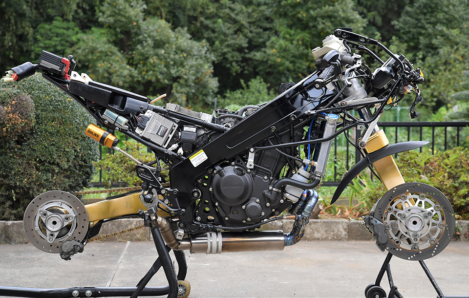 【画像ギャラリー】現代に蘇るモト・エルフ!! 中身はなんとイタリアの名車ジレラ!! なんなのソレ!? 自動車情報誌「ベストカー」