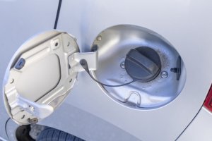 クルマからガソリンは…素人には抜けないし抜いてはいけない理由と事情