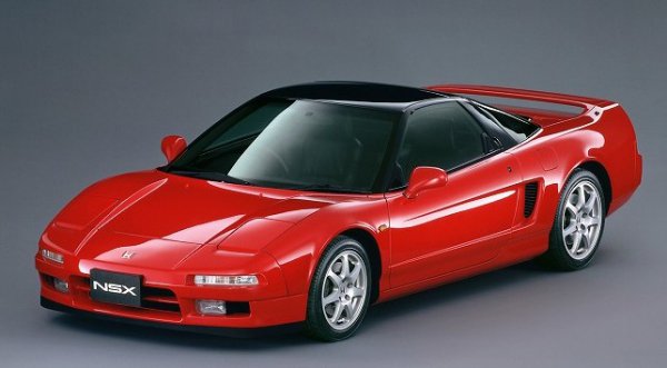 1990年9月に発売された初代NSX。1997年のマイナーチェンジで6速MTになり2005年まで16年間販売された