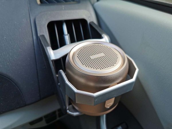 どこでも使えるポータブルスピーカーを車内に導入して音空間をリッチに!!