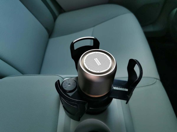 どこでも使えるポータブルスピーカーを車内に導入して音空間をリッチに 自動車情報誌 ベストカー