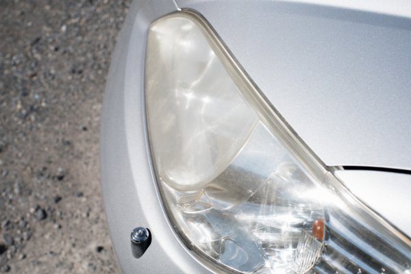 ヘッドライト左右の明るさが違うとng 案外多い違反になるクルマの状態 4選 自動車情報誌 ベストカー
