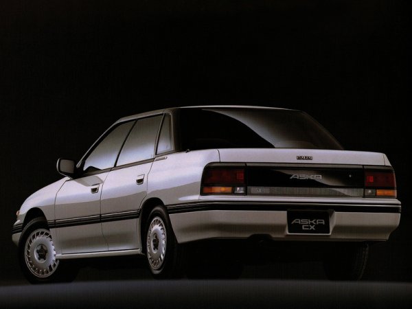 1983年から2002年まで販売されていた、いすゞの基幹モデルとなる4ドアセダン。2代目以降は他メーカーからのOEM車となる