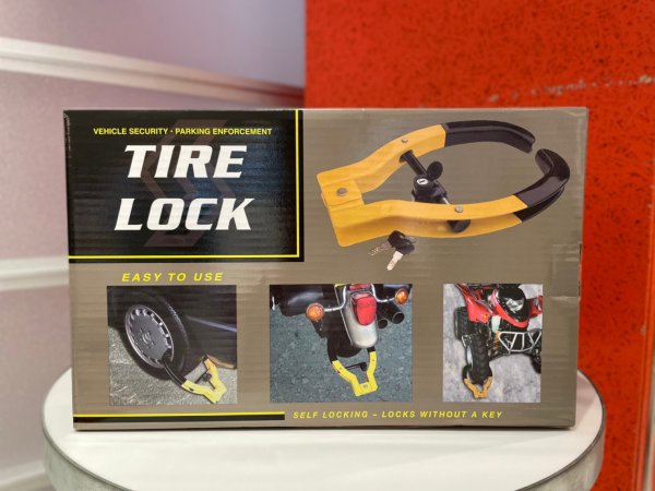 タイヤロックを使用する際は、2輪以上にセットする必要があるという。もちろんタイヤそのものを外されないように、盗難防止ナットは必須とか。オートバックスセブンでは1万4000円ほどで用意